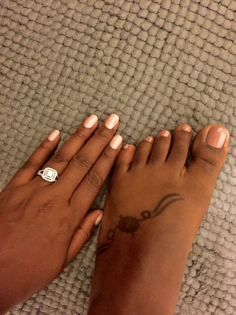 Mani: OPI Bubble Bath nail color Pedi: OPI Dulce de Leche nail color African American dark skin color Brown Hands, Nailart Designs, Black French Nails, Chocolate Girl, Nail Glam, Pedicure Colors, Natural Nail Art, Gel Toe Nails, Fancy Hands