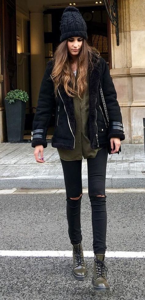 A nicely put together combination of a black shearling jacket and black distressed skinny jeans will set you apart effortlessly. Dress down this getup with army green leather lace-up flat boots.   Shop this look on Lookastic: https://lookastic.com/women/looks/shearling-jacket-dress-shirt-skinny-jeans/23490   — Black Knit Beanie  — Black Shearling Jacket  — Olive Dress Shirt  — Black Ripped Skinny Jeans  — Olive Leather Lace-up Flat Boots Black Shearling Jacket, Pretty Winter Outfits, Classy Winter Outfits, Stylish Winter Outfits, Outfits 2017, Outfit Jeans, Looks Chic, Casual Winter Outfits, Inspired Outfits