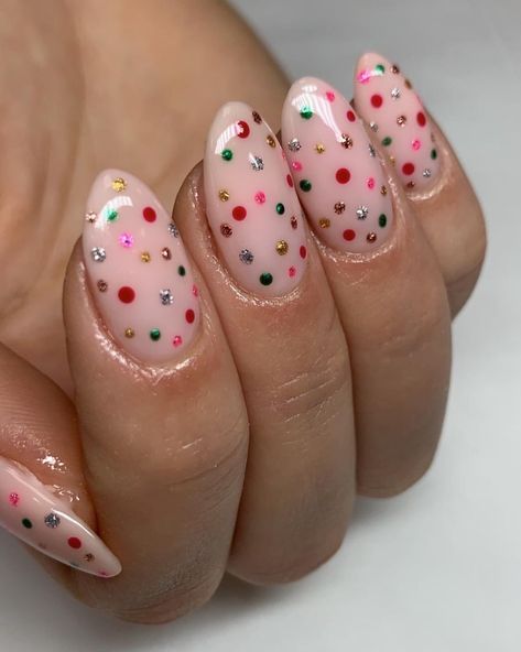 Beginner Nail Designs, Polka Dot Christmas, Christmas Nails Diy, Rainbow Nails Design, Christmas Nail Ideas, Dot Nails, Holiday Nails Christmas, Confetti Nails, Rainbow Polka Dots