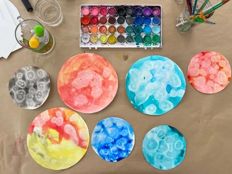 Watercolor techniques - The Artful Parent Watercolor Resist, Space Art Projects, Calming Art, Kids Collage, Planet Art, Birch Tree Painting, Starry Night Art, Night Sky Painting, Paint Watercolor