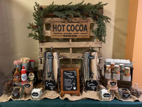 Hot Cocoa Station Wedding, Rustic Hot Cocoa Bar, Coffee Hot Chocolate Bar Wedding, Hot Cocoa Wedding Bar, Hot Cocoa Bar Wedding, Wedding Hot Chocolate Bar, Coffee Bar In Kitchen, Chocolate Buffet, Fall Hot Chocolate