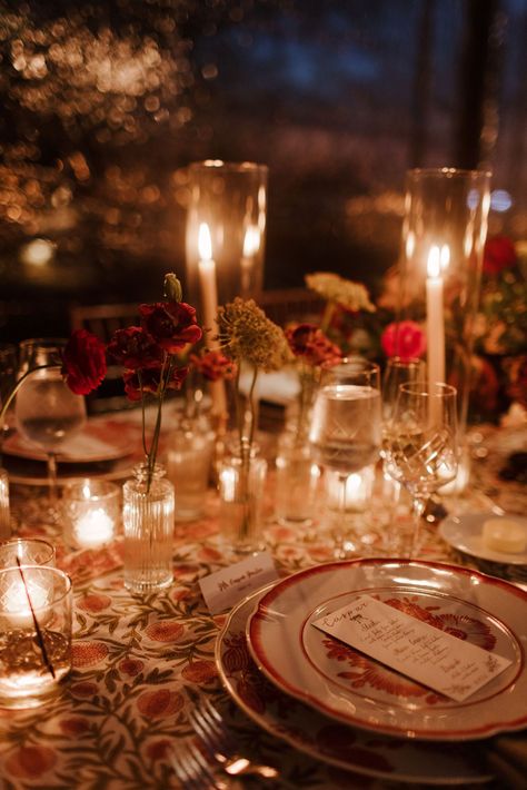 Romantic Candle Lit Wedding, Candlelit Wedding Reception Round Tables, Cozy Romantic Wedding, Traditional Romantic Wedding, Candlelight Wedding Reception Romantic, Warm Wedding Decor, Wedding With Lots Of Candles, French Countryside Wedding Aesthetic, Candle Only Centerpieces Wedding