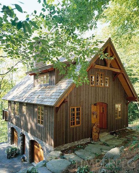 Small Cabin In The Woods, Cute Small Houses, Cottage House Exterior, Post And Beam Home, Barn Siding, Small Cottage Homes, Rustic Exterior, Casa Country, Timber Frame Homes