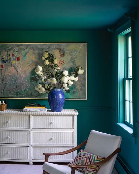 #Vardo - The shade has taken over every feature in the room, creating an intimate scheme that instantly draws you in. #FarrowandBall Vardo Farrow And Ball, Farrow And Ball Vardo, Drawing Room Colour, Ceiling Color, Bold Bedroom, Teal Interiors, Hallway Colours, Green Living Room, Dark Paint