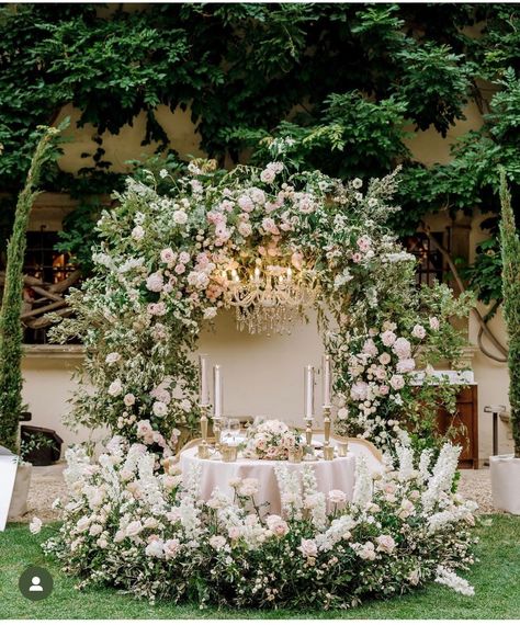 Sweetheart Table Wedding, Reception Wedding, Sweetheart Table, Beautiful Backdrops, Italy Wedding, Wedding Floral, Fairytale Wedding, Reception Decorations, Event Venues