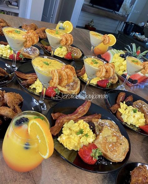 ���𝒫𝒾𝓃: 𝑔𝑜𝓁𝒹𝓈𝒽𝑜𝓇𝓉𝓎 💌 Breakfast Ideas Black People, Family Gathering Food, Brunch Menu Ideas, Breakfast Brunch Party, Brunch Catering, Breakfast Quiche Recipes, Breakfast Platter, Brunch Spread, Soul Food Dinner