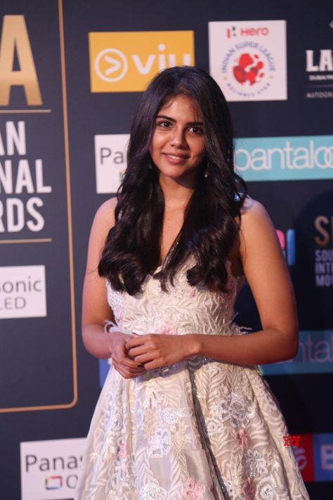 Celebs At SIIMA Awards 2018 Day 2 Red Carpet Gallery Set 2 - Social News XYZ Celebs At #SiimaAwards2018  Day-2 Red Carpet Gallery Set-2    #SIIMA2018  #SiimaAwards2018 #SiimaAwards #SIIMA South Actress, Hottest Celebrities, Actress Photos, Ethnic Wear, Indian Dresses, Graduation Dress, Sleeveless Formal Dress, Red Carpet, Actresses