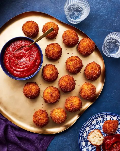 40 Easy Appetizers For A Light Pre-Dinner Snack Microwave Appetizers, Pre Dinner Appetizers, Pre Dinner Snacks, Small Bite Appetizers For Party, Passed Appetizers, Southern Living Appetizers, Cracker Hors D’oeuvres, Seasoned Crackers, Small Bites Appetizers