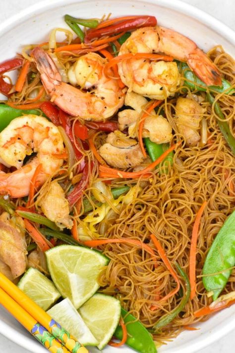 Filipino Pancit - GypsyPlate Filipino Fried Rice, Pancit Filipino, Roman Noodles, Filipino Pancit, Pancit Bihon, Pancit Recipe, Fried Rice Noodles, Filipino Cuisine, Noodle Dish