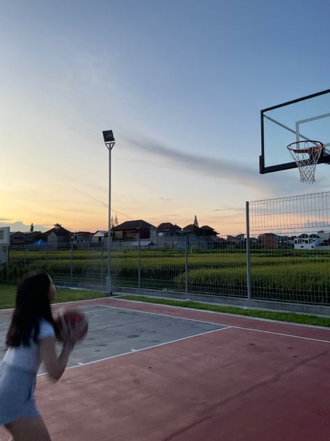 Girl Basketball Aesthetic, Basketball Aesthetic Girl, Basketball Girl Aesthetic, Basketball Vision Board, Girl Playing Basketball, 2025 List, Basket Girl, Journal 2025, Basketball Aesthetic