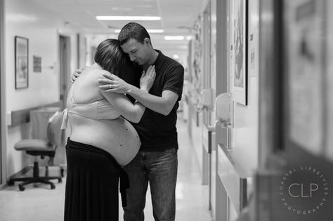 Pin for Later: This Is What Love Looks Like During Labor Raw Birth, Labor Photos, Hospital Pics, Pregnant Photos, Exhausted Mom, Delivery Hospital, Birth Art, Emotional Photos, Birth Photos