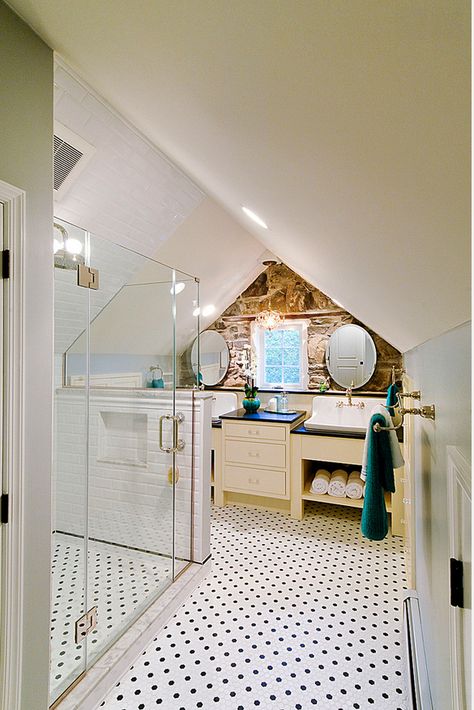 21 Beautiful Bathroom Attic Design Ideas & Pictures Charming Bedroom Ideas, Loft Bathroom Ideas, Attic Design Ideas, Attic Bathroom Ideas, Small Attic Bathroom, Attic Ideas, Loft Bathroom, Small Attic, Attic Design