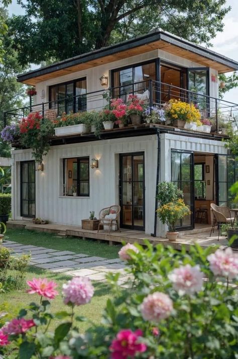 Casa Hobbit, A Small House, Tiny House Inspiration, Casa Vintage, Container House Plans, Container House Design, Tiny House Cabin, Tiny House Living, Tiny House Plans