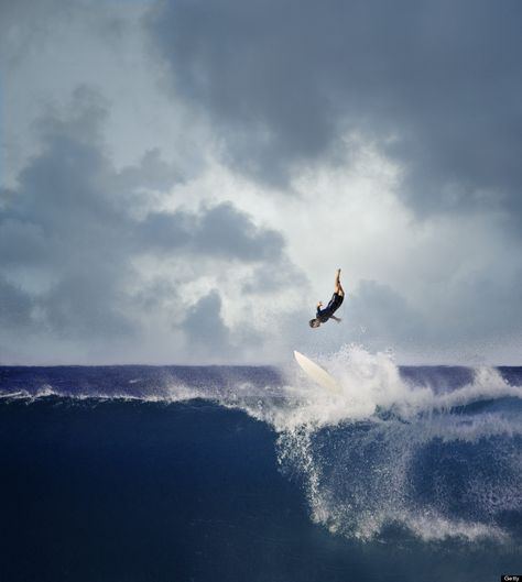 17 Photos Of The Most Gorgeous Surfing Fails | HuffPost Surfer Print, Surfing Quotes, Mavericks Surfing, Big Wave Surfing, Surfing Pictures, Ocean Surf, Surfing Waves, Big Waves, Caribbean Sea