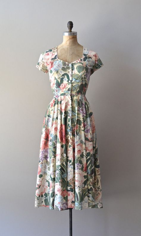 vintage floral dress / floral print dress / Wycombe Park dress Dress Floral Vintage, 70s Print Dress, Floral Print Cotton Dress, Sukienki Maksi, Cotton Floral Dress, Vintage Cotton Dress, Vintage Floral Skirt, Floral Cotton Dress, Vintage Floral Dress