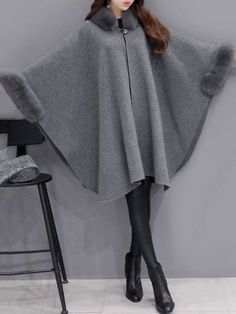 Mantel Cape, Winter Mode Outfits, Mode Mantel, Fluffy Coat, Cape Coat, Woolen Coat, 가을 패션, Winter Fashion Outfits, Coat Fashion