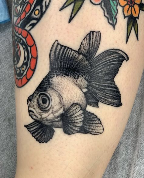 Piston Tattoo, Goldfish Tattoo, Tattoo Animal, Henna Inspired Tattoos, Worlds Best Tattoos, Forearm Tattoo Design, Hip Tattoos Women, Floral Tattoo Sleeve, Sun Tattoos