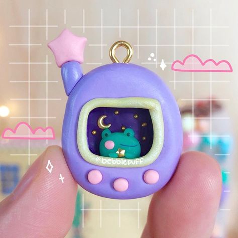 🌱 polymer clay ∥ jasmine 🌱 on Instagram: “@rainylune‘s #dtiys  #rainylunedtiys2⠀ ⠀ Her drawing is so cute that I had to join😍⠀ •⠀ •⠀ •⠀ •⠀ •⠀ 14458 #polymerclay #handmade…” Polymer Clay Tamagotchi, Clay Tomagatchi, Polymer Clay Keychain Ideas, Clay Tamagotchi, Handmade Clay Ideas, Clay Charms Cute, Clay Charms Kawaii, Diy Frog, Clay Trinkets