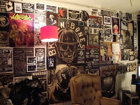 20 Punk Rock Bedroom Ideas Punk Rock Bedroom Ideas, Rock Bedroom Ideas, Punk Rock Bedroom, Punk Rock Room, Sala Grunge, Punk Bedroom, Rock Bedroom, Punk Room, Punk House