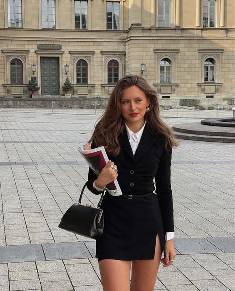 Livia Auer, Corporate Outfits, Estilo Preppy, Paris Outfits, Looks Street Style, 가을 패션, Looks Style, Elegant Outfit, Outfits Casuales