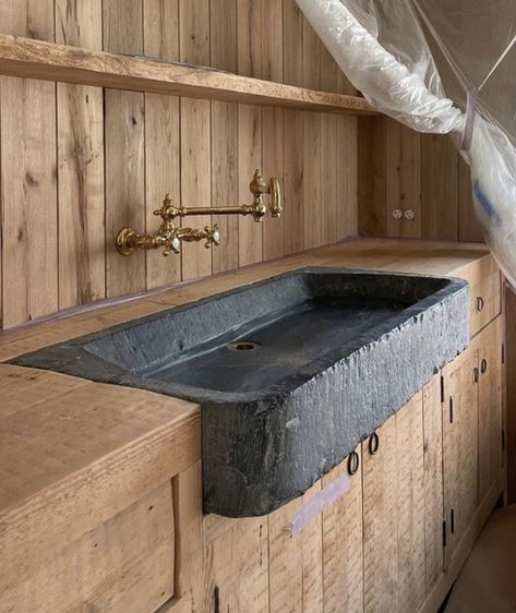 Raw Edge Stone Countertop, Stone Kitchen Sink, Stone Sink Kitchen, Rustic Sink, Rustic Kitchen Design, Cabin Kitchens, Stone Kitchen, House Decor Rustic, Rustic Bathrooms