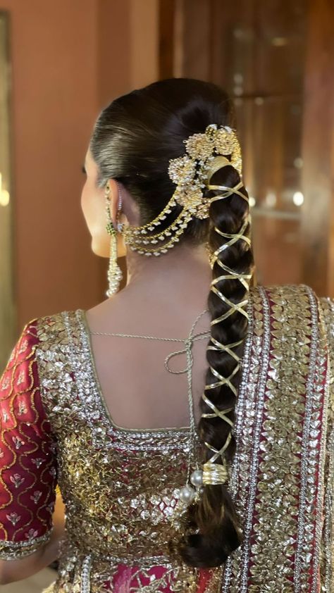 Mehndi Hairstyles, Long Shiny Hair, Cute Quick Hairstyles, Traditional Hairstyle, Layered Haircuts For Medium Hair, Beautiful Braided Hair, Indian Bride Hairstyle, Indian Bridal Hairstyles, Hair Up Styles