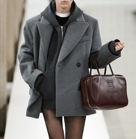 Christmas Outfit Ideas, Elegante Casual, Paris Outfits, Grey Coat, Fashion Icon, Fall 2023, 가을 패션, Fashion Killa, Look Cool