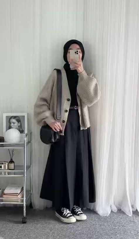 #ootdhijab #ootdhijabindo #hijabfashion #ootdindo #hijabers #hijabindonesia #hijabstyle #fashionhijab #hijab #hijabootdindo #hijaboutfit #gamissyari #gamiscantik #hijabtutorial #ootdindonesia #bajumuslim #tunik #tutorialhijab #hijabsyari #hijabmodern #gamis #hijabchic #outfithangout #outfitngampus #outfitlebaran #stylehijabmoderen #ootdhijabstyle #dailyhijabstyle #hijabsimplestyle #stylehijabmasakini #ootdroktutu #ootdrokhijab #ootdrokcasual #ootdrokspan #ootdcasual #ootdcasualhijab #casualootd Muslimah Fashion Casual, Haircut Selfie, Photo Hijab, Modest Girly Outfits, Ootd Simple, Fesyen Islam, Rok Outfit, Stylish Outfits Casual, Modest Casual Outfits