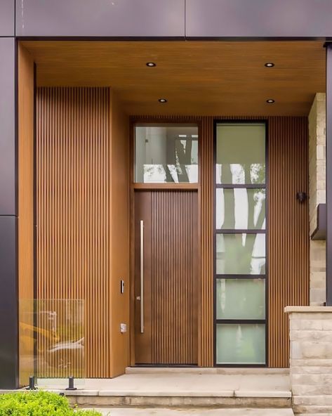 Let your entrance door do all the talking about your classy taste✨ Simple, Modern, and Classy💯 . 🚪| Single Door with Sidelight 🪵| Sapele… | Instagram Mid Century Modern Front Door With Sidelights, Mid Century Modern Entry Door, Midcentury Front Door, Midcentury Modern Front Door, Modern Front Door Ideas, Sliding Front Door, Door With Sidelight, Mid Century Modern Front Door, Back Door Entrance