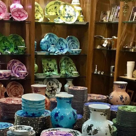 The Ivy House on Instagram: "Now in stock - a sea of Richard Ginori’s Oriente Italiano! All of the colors in multiple options - mix and match or keep it all in one palette - to set a beautiful table! #theivyhousedallas #richardginori #richardginori1735 #orienteitaliano" Murano Glass Table Setting, Ginori Table Setting, Spode Blue Italian Tablescape, Ginori Candle, Richard Ginori Oriente Italiano, Richard Ginori, Ivy House, Mix N Match, Beautiful Table