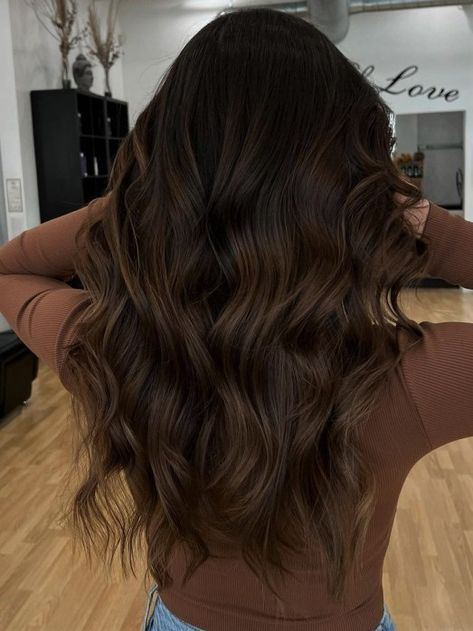 Dark Roots Chocolate Brown Hair, Black Roots And Brown Hair, Dark Chocolate Brown Balayage On Black Hair, Brown Hair Black Roots, Coffe Balayage Dark Brown, Brown Balayage Dark Roots, Dark Brown Roots Balayage, Brown Hair With Dark Roots, Chocolate Brown Hair Ideas