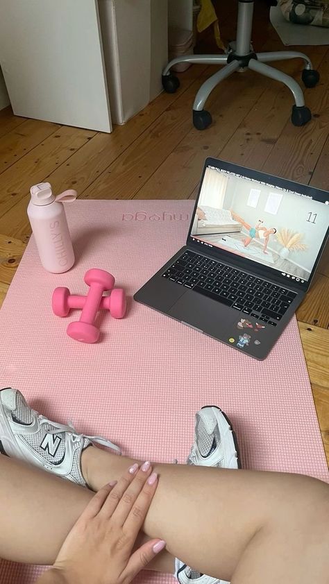 Exercise Inspo Aesthetic, Gym Girl Pink Aesthetic, Exercise Aesthetic Pink, Excercise Aesthetic Pink, Pink Fitness Aesthetic Gym, Pink Dumbbells Aesthetic, Pink Weights Aesthetic, Yoga Pilates Aesthetic, Health Pink Aesthetic