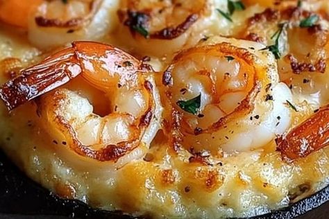 This Garlic Shrimp Gratin is a crowd-pleasing dish that combines succulent shrimp with a creamy, cheesy topping. It's perfect as a side dish or a main course Shrimp Au Gratin, Shrimp Gratin, Cooking For 1, Shrimp Recipes For Dinner, Frozen Shrimp, Quick And Easy Appetizers, Easy Appetizers, Garlic Shrimp, Creamy Garlic