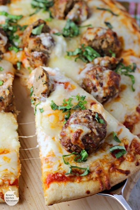 Easy Meatball Pizza | by Renee's Kitchen Adventures - Easy recipe for a delicious family-friendly three cheese meatball pizza #ad Meatball Pizza Recipes, Pizza Accessories, Italian Style Chicken, Unique Pizza Recipes, Pizza Bread Recipe, Easy Meatball, Meatball Pizza, Delicious Pizza Recipes, Cheese Stuffed Meatballs