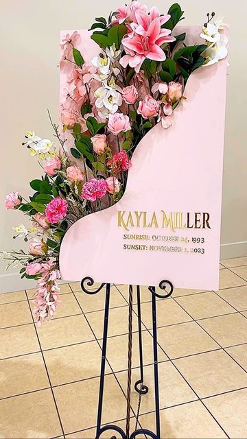 Flowers Boxes Ideas, Event Board Ideas, Big Flowers Decorations, Tasteful Party Decorations, Flower 30th Birthday, 2024 Party Ideas, Flower Box Design, Minimalist Birthday Decor, Wedding Party Idea