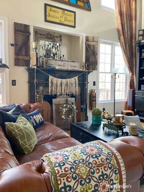 How a rug can change a room - Debbiedoos Farmhemian Decor, Eclectic Farmhouse Decor, Boho Farmhouse Living Room, Boho Farmhouse Decor, Eclectic Farmhouse, Farmhouse Living Room, Fireplace Surround, Boho Farmhouse, Vintage Living Room