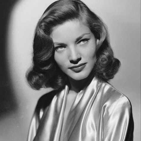 Lauren Bacall is listed (or ranked) 3 on the list 23 Famous Actresses of the 1940s Stars D'hollywood, 1950s Hairstyles, 50s Hairstyles, Hollywood Vintage, 1940s Hairstyles, Veronica Lake, Pin Curls, Katharine Hepburn, Lauren Bacall