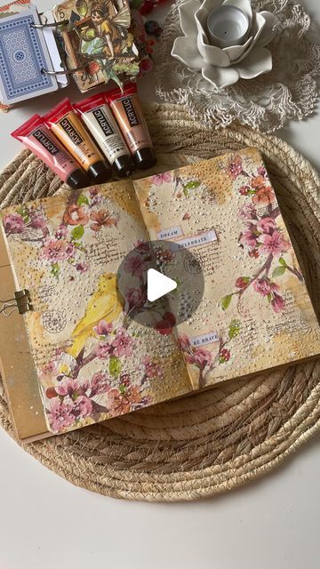 Diy Crafts Vintage, Crafts Vintage, Napkin Decoupage, Sarah Kay, Book Challenge, Creative Journal, Mix Media, Altered Books, Junk Journals