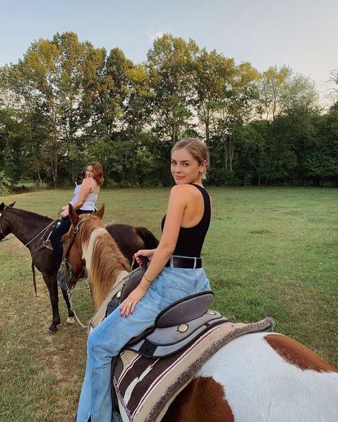 Horse Riding Aesthetic, Foto Cowgirl, Horseback Riding Outfits, Horse Riding Outfit, Equestrian Aesthetic, Horse Aesthetic, Equestrian Life, Cute Horses, Horse Life