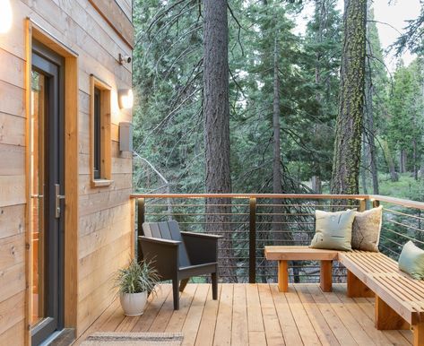 20 Phenomenal Rustic Deck Designs For Your Outdoor Spaces Cabin Deck Ideas, Washington Cabin, Cabin Decks, Rustic Deck, Cabin Deck, Cabin Remodel, Tahoe Cabin, Cabin Modern, Happy Aesthetic