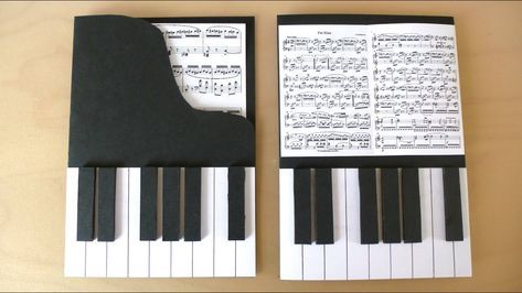 Youtube Bedroom, Diy Piano, Piano Crafts, Musical Cards, Piano Gifts, Cadeau Parents, Music Crafts, Piano Keys, Shaped Cards