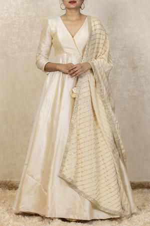 Onam Dress Anarkali, Anarkali Suits Designer Latest, Aswathy Sreekanth, Off White Anarkali, Baby Frock Design, White Anarkali, Trendy Outfits Indian, Long Gown Design, Anarkali Dress Pattern