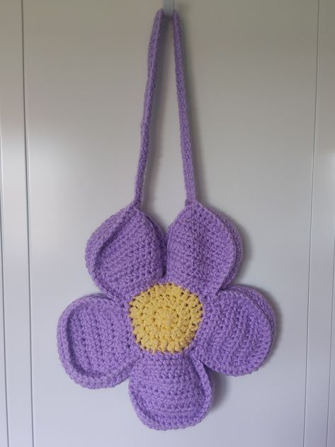 daisy flower crochet bag Daisy Crochet Bag, Flower Bag Crochet, Crochet Daisy Bag, Daisy Flower Crochet, Flower Crochet Bag, Scrunchie Crochet, Financial Breakthrough, Daisy Bags, Quick Crochet Patterns