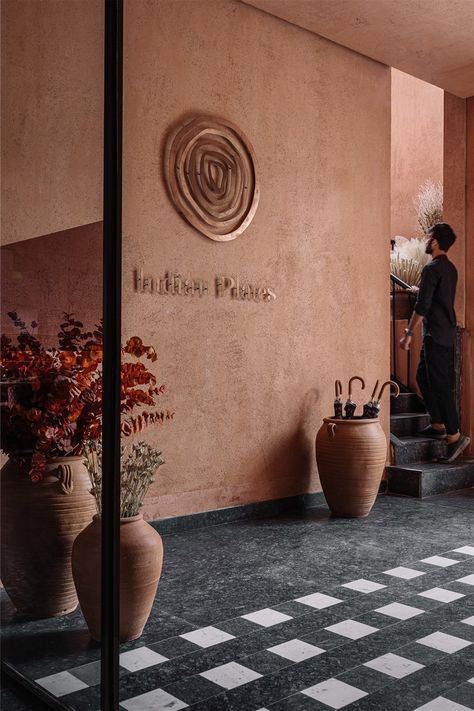 tactile earthen surfaces capture essence of jaipur at idyll restaurant in bengaluru Indian Plate, Indian Cafe, European Cafe, Restaurant Exterior, Terracotta Roof, Textured Carpet, Granite Flooring, The Art Of Storytelling, Brick Architecture