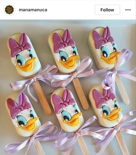 Daisy Duck Birthday Party Ideas, Minnie And Daisy Birthday Party, Daisy Duck Cake, Minnie Mouse Cake Design, Daisy Duck Party, Pata Daisy, Birthday Cale, Minnie Mouse Theme Party, 2nd Birthday Party For Girl