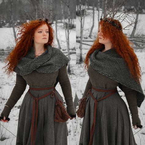 Modern Midevil Outfits, Winter Renfaire Outfit, Winter Adventure Outfit, Winter Fantasy Outfit, Ren Faire Costume Cold Weather, Witchy Outfits Winter, Fantasy Winter Outfits, Medieval Winter Clothes, Fantasy Winter Clothes