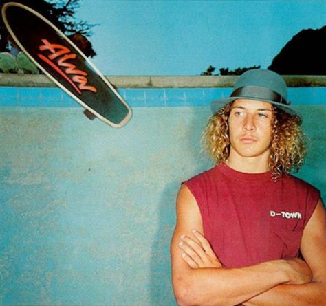 Tony Alva, some people are just born cooler than others Tony Alva, Lords Of Dogtown, Jay Adams, Skateboard Videos, Skateboard Pictures, Old School Skateboards, Skate And Destroy, Venice Beach California, Vintage Skateboards