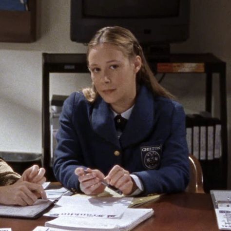 paris geller Study Paris Geller, Paris Geller Studying, Paris Geller Icon, Academia Validation, Paris Geller Study, Paris Geller Study Motivation, Exam Szn, Romanticize Study, Rory And Logan