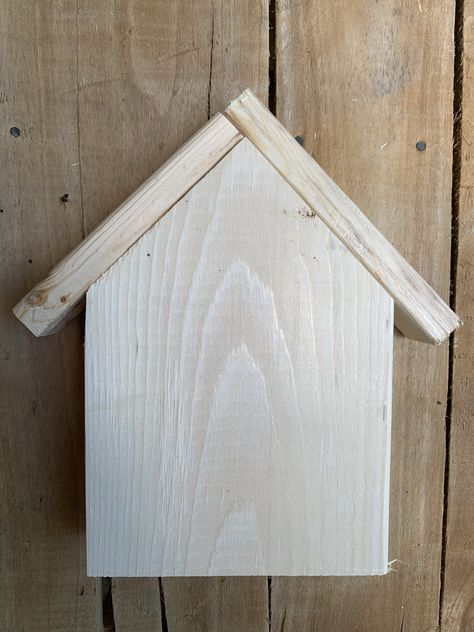 how to make a wood block house and decorate with a free printable Wood Block Houses Easy Diy, Diy Crafts To Sell On Etsy, Craft Houses, Using Scrap Wood, Diy Porch Decor, Block House, Little Farmhouse, Bird Houses Ideas Diy, Bird Nests