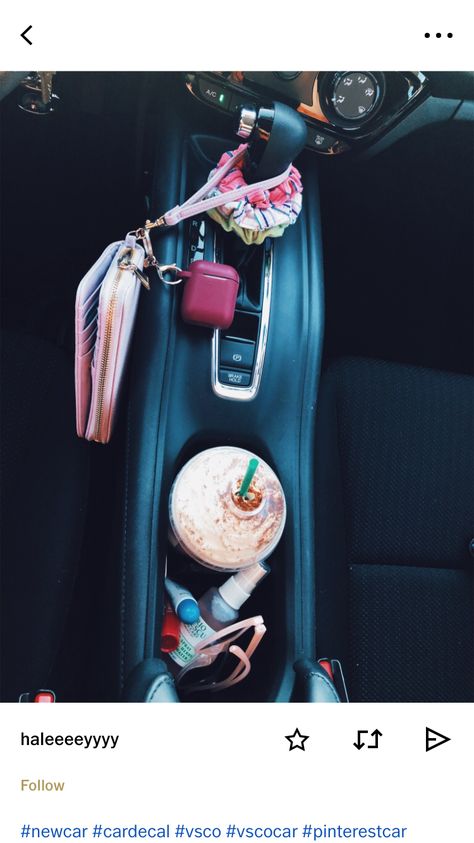 Vsco Car, Car Picture, Girly Car Accessories, Inside Car, Car Deco, Cool Car Accessories, Girly Car, Car Essentials, Car Inspiration